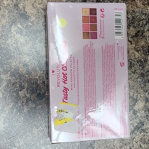 Revolution mini eyeshadow palette - Picture 2 of 4